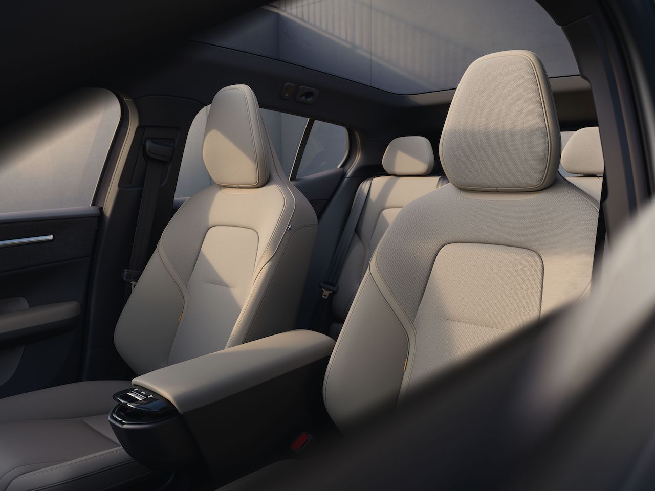 JPG Full-BL350_Interior_Interor_Overview_FrontToBack_ROW